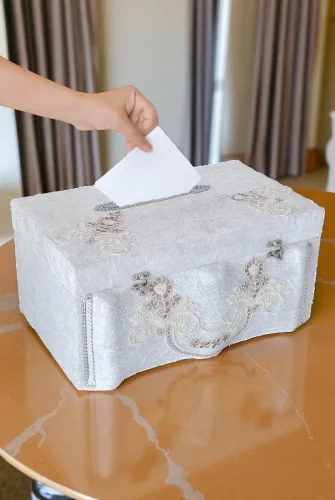 Krem Çiçek Detaylı Kadife Takı Sandığı - 1