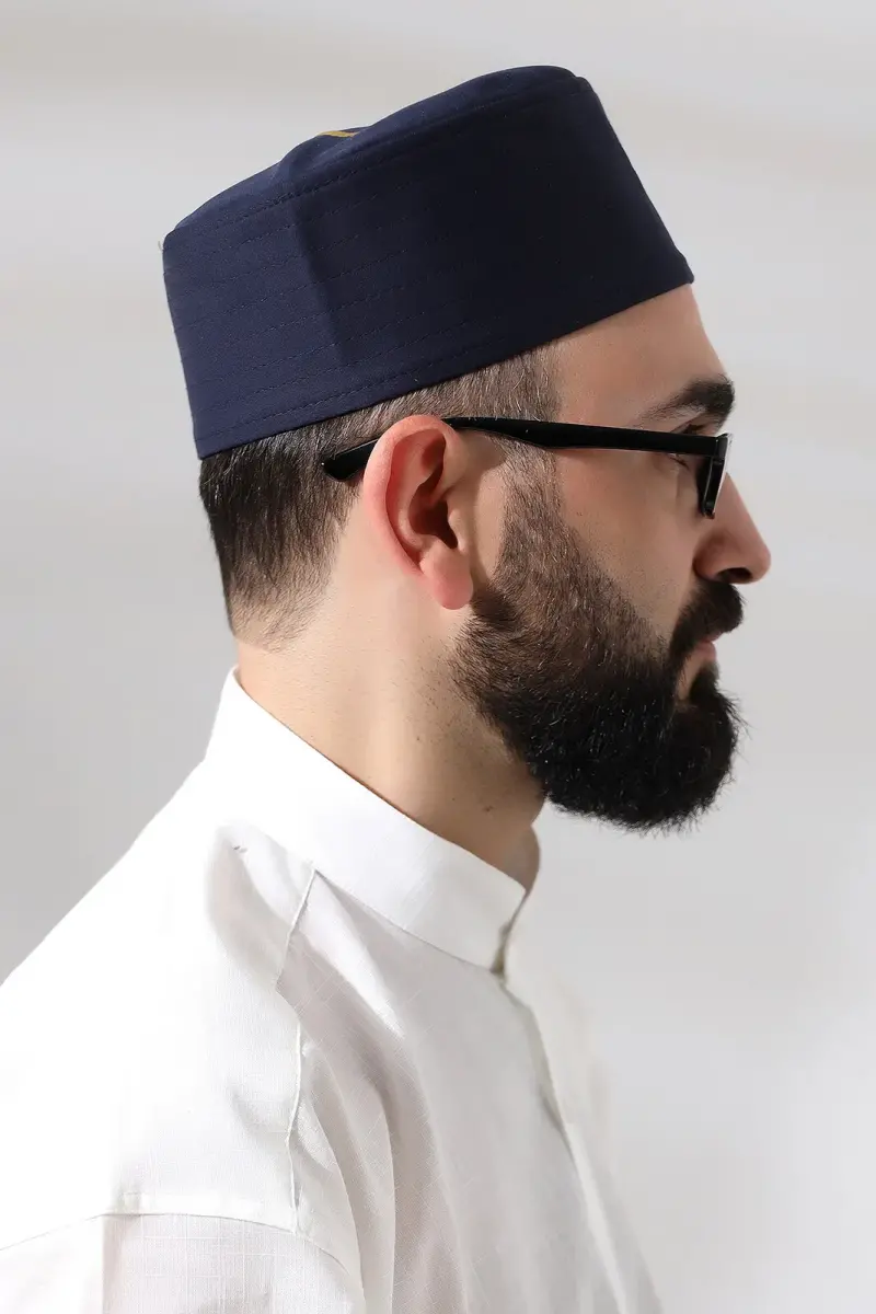 Lacivert Kapitone Elif Vav Nakışlı Kalıp Namaz Takkesi - 5