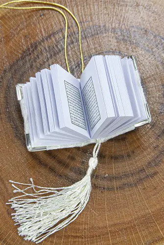 Mevlüt İçin Mini Silindir Kutulu Tesbihli Hediyelik Kuranı Kerim Seti Krem - 4