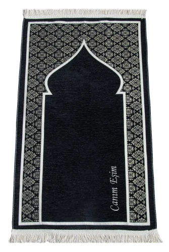 Mihrap Desenli Şönil Dokuma Kişiye Özel İsimli Seccade Siyah (Fyz) - 1