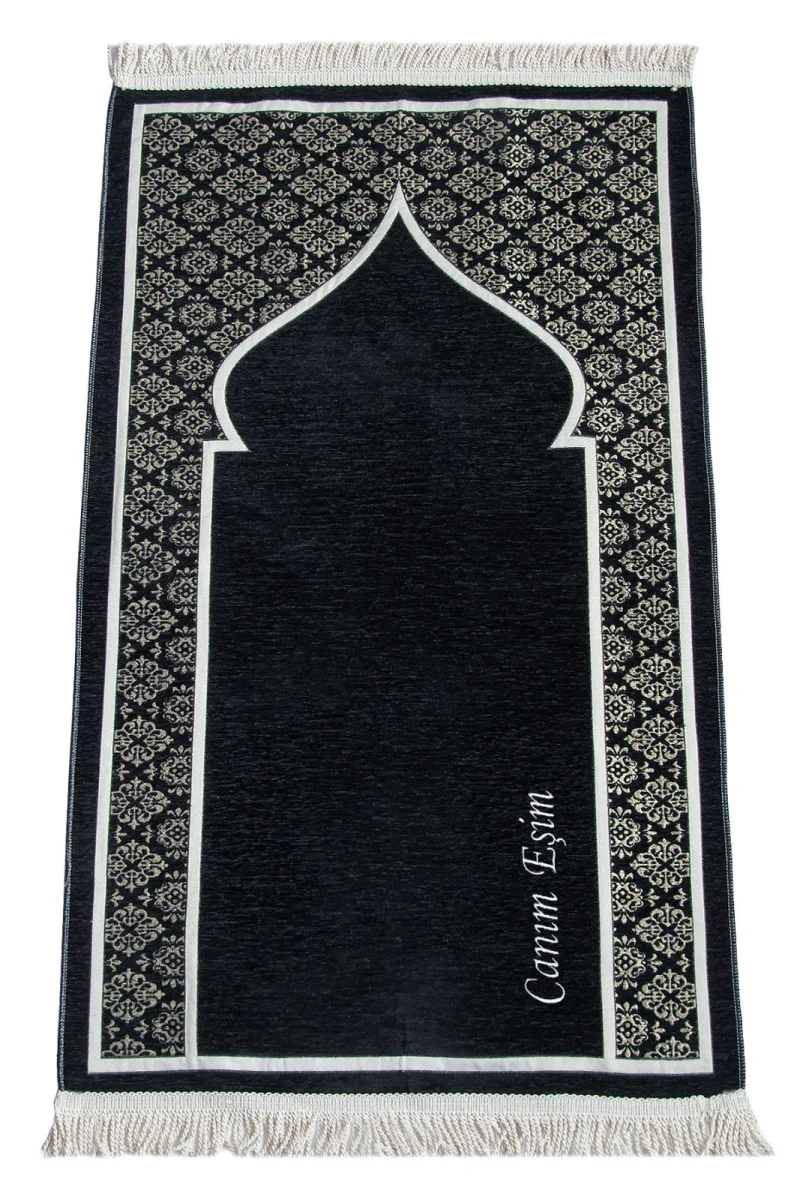 Mihrap Desenli Şönil Dokuma Kişiye Özel İsimli Seccade Siyah (Fyz) - 1