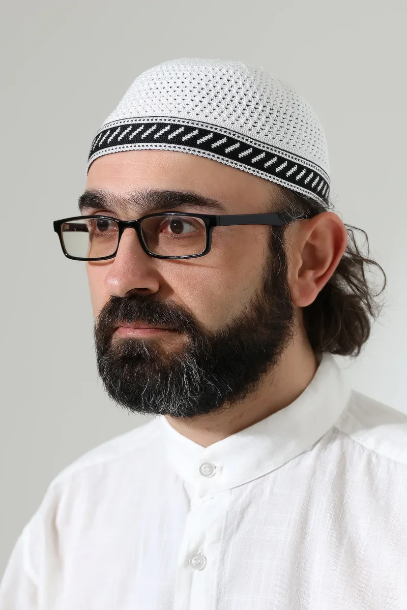 Milad Şerit Detaylı Namaz Takkesi, Desenli Makine Örgüsü Takke - Beyaz - 3