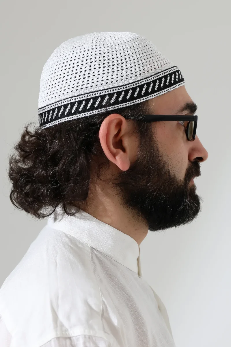 Milad Şerit Detaylı Namaz Takkesi, Desenli Makine Örgüsü Takke - Beyaz - 5