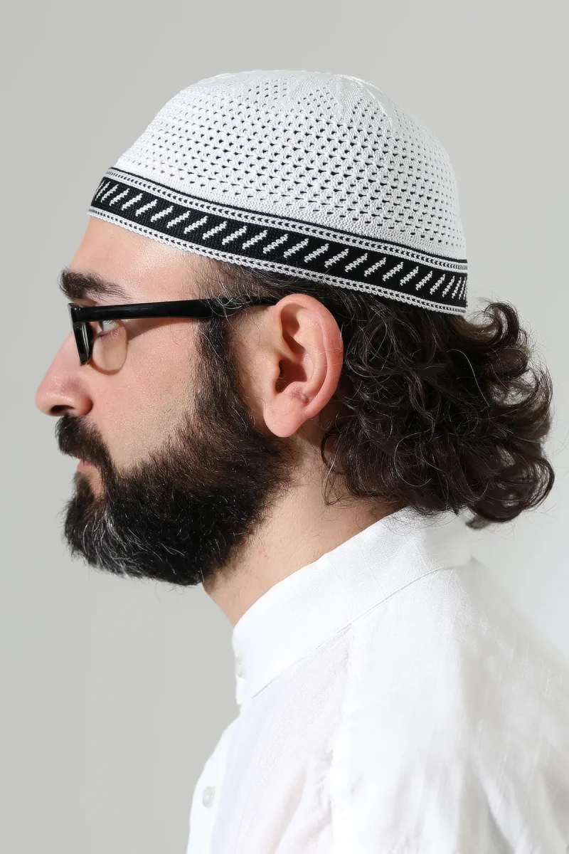 Milad Şerit Detaylı Namaz Takkesi, Desenli Makine Örgüsü Takke - Beyaz - 6