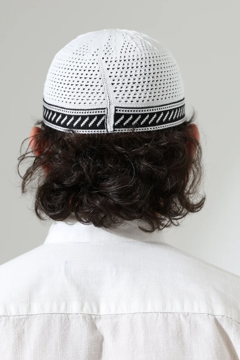 Milad Şerit Detaylı Namaz Takkesi, Desenli Makine Örgüsü Takke - Beyaz - 7