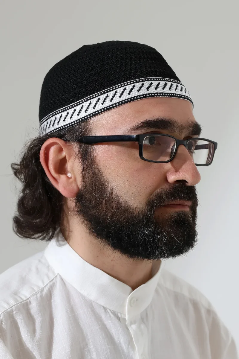 Milad Şerit Detaylı Namaz Takkesi, Desenli Makine Örgüsü Takke - Siyah - 2