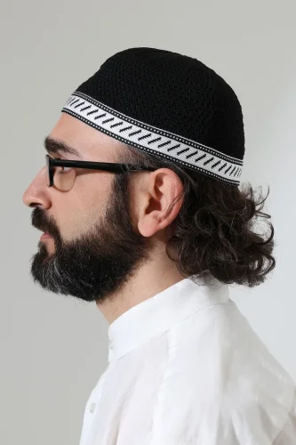 Milad Şerit Detaylı Namaz Takkesi, Desenli Makine Örgüsü Takke - Siyah - 6