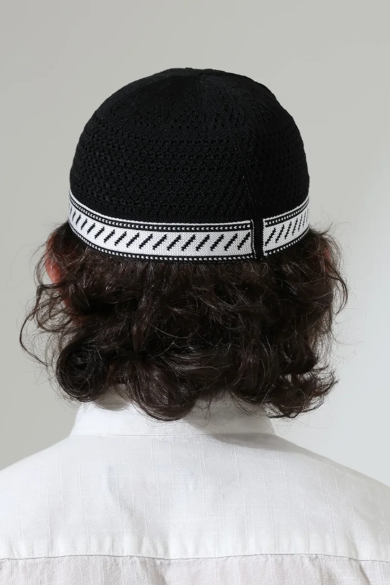 Milad Şerit Detaylı Namaz Takkesi, Desenli Makine Örgüsü Takke - Siyah - 7