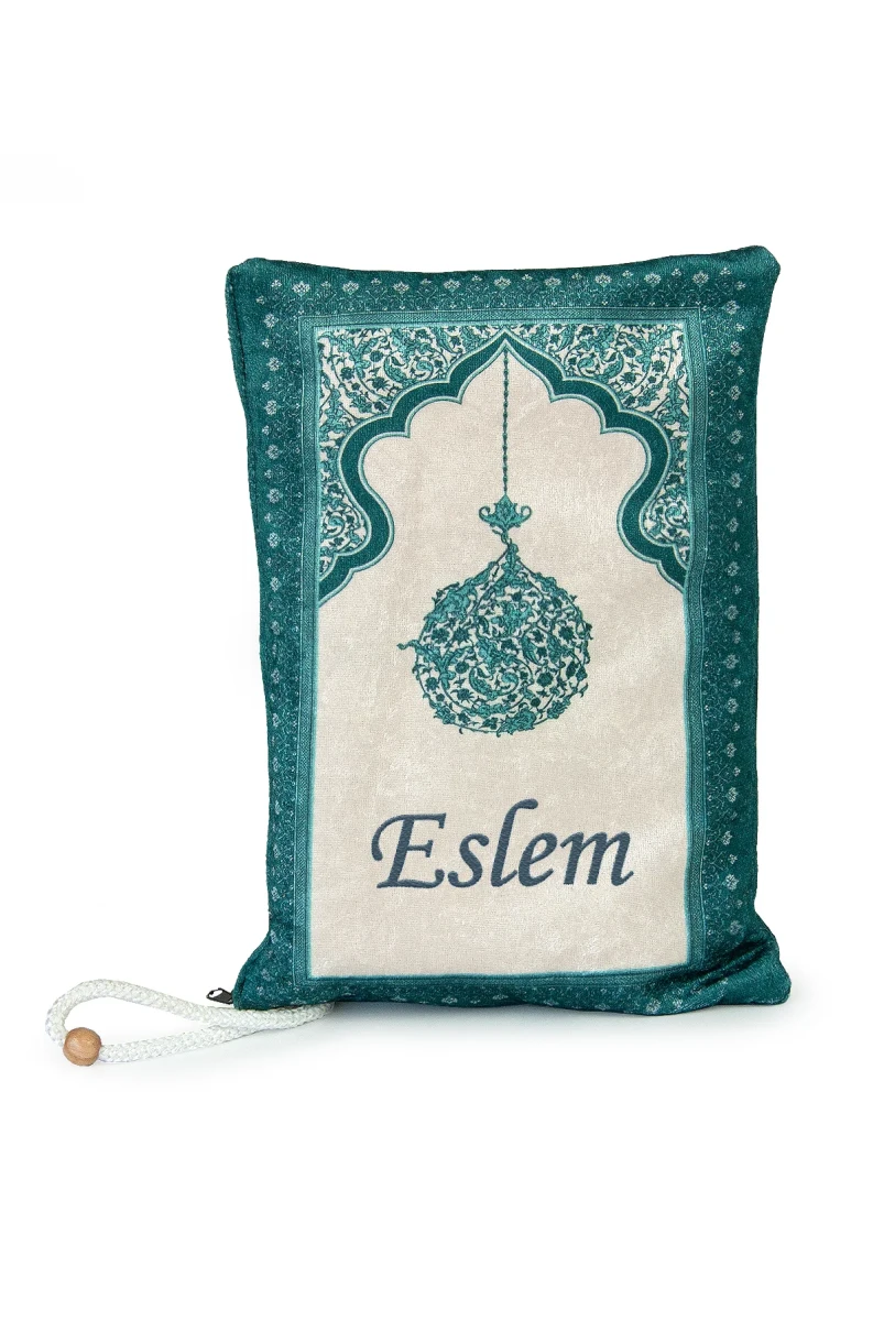 Nakış İşlemeli İsimli Kadife İpek Dokulu Mihrap Desenli Keseli İnci Tesbihli Seccade Yeşil - 4
