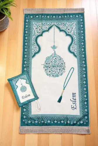 Nakış İşlemeli İsimli Kadife İpek Dokulu Mihrap Desenli Keseli İnci Tesbihli Seccade Yeşil 