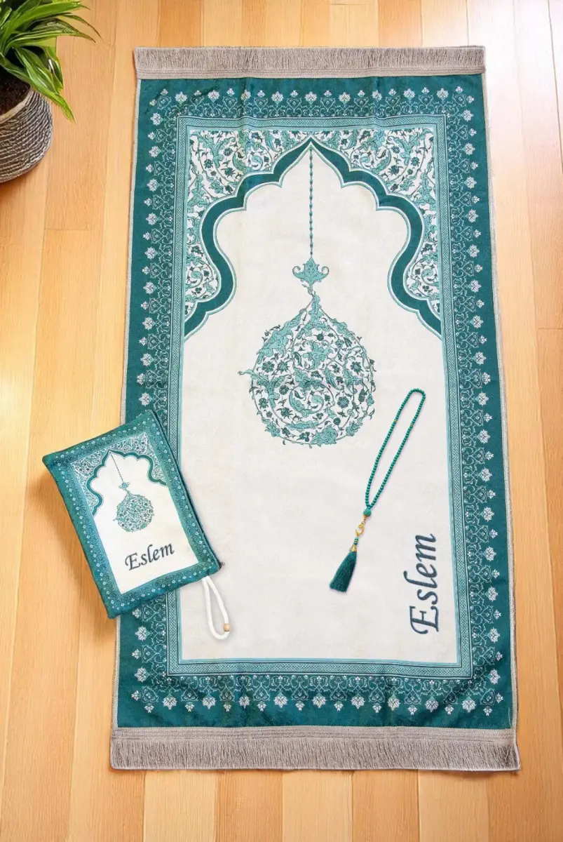 Nakış İşlemeli İsimli Kadife İpek Dokulu Mihrap Desenli Keseli İnci Tesbihli Seccade Yeşil - 1