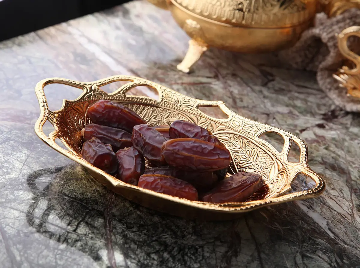 Oval Hediyelik ve Sergilik Tas - Altın - 1