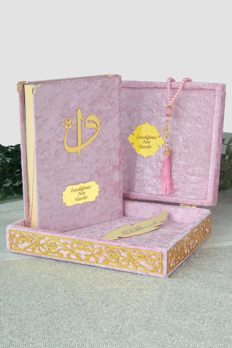 Özel Elif Vav Pleksi Süslemeli Hediyelik İsimli Kadife Kaplı Sandıklı Kuranı Kerim Seti Pudra - 1