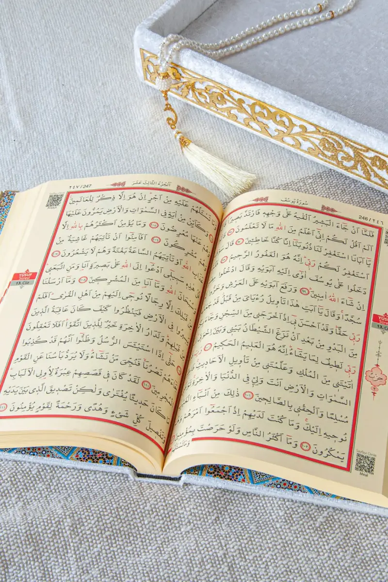 Özel Elif Vav Pleksi Süslemeli Hediyelik Kadife Kaplı Kutulu Kuranı Kerim Beyaz - 5