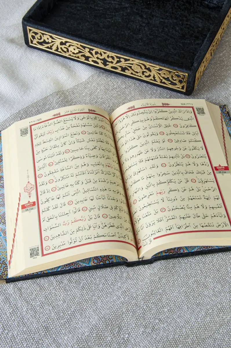 Özel Elif Vav Pleksi Süslemeli Hediyelik Kadife Kaplı Kutulu Kuranı Kerim Siyah - 5