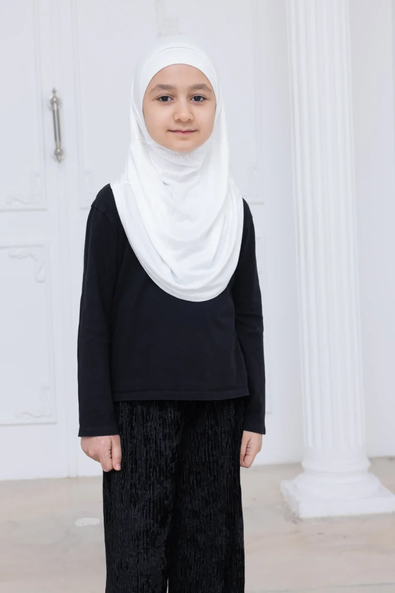 Pratik Hazır Geçmeli Çocuk Şal, Kendinden Boneli Lastikli Hijab Başörtü Beyaz - 3