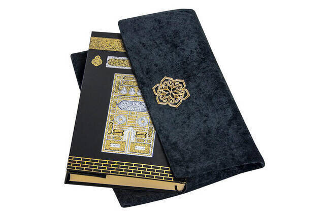 Quran - Kaaba Patterned - Plain Arabic - Velvet Marsupian - Medium Size - Computer Lined
