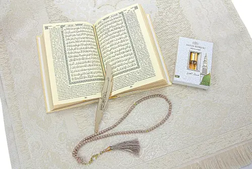 Quran with English Translation Medina Calligraphy and Prayer Rug Set Cream - 5