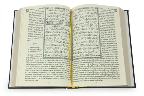 Quran with French Meaning and Medina Calligraphy and Prayer Rug Set Black - 9