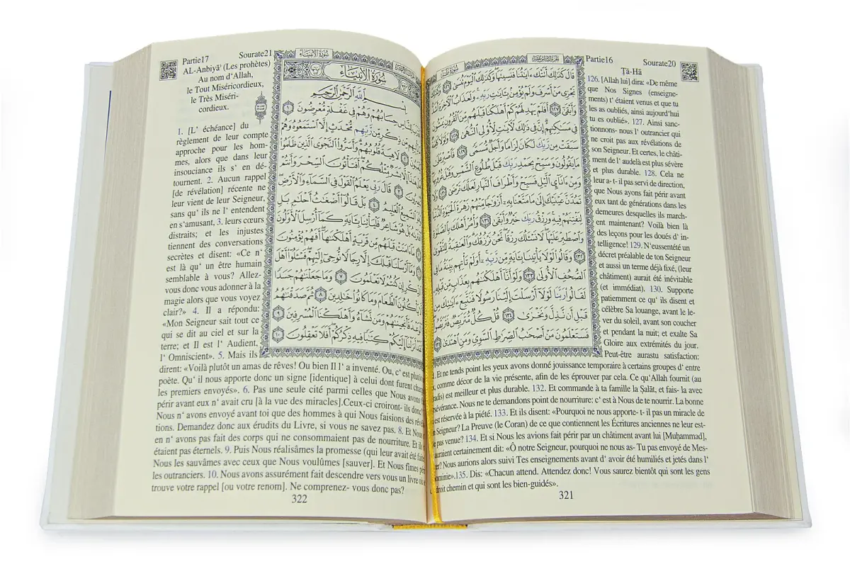 Quran with French Meaning and Medina Calligraphy and Prayer Rug Set White - 7