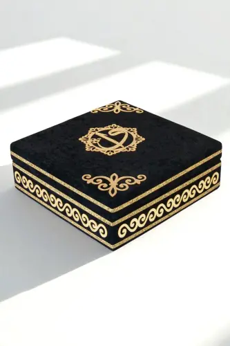 Sandıklı Kişiye Özel İsimli Seccade Seti - Hediyelik Kadife Kaplı Kuranı Kerim Seti - Siyah - 3