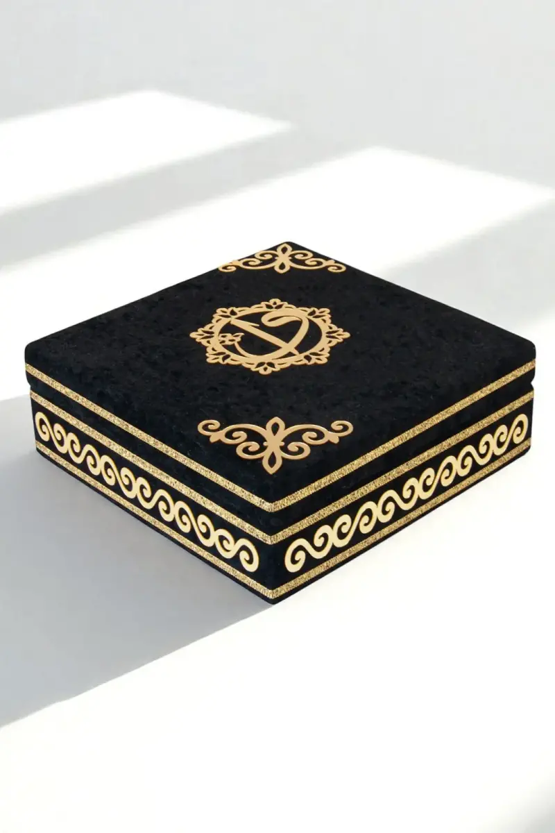 Sandıklı Kişiye Özel İsimli Seccade Seti - Hediyelik Kadife Kaplı Kuranı Kerim Seti - Siyah - 3