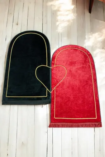 Sevgililer Gününe Özel Kalpli Çift Seccadesi - Süngerli Kadife Eşli Seccade Seti - Siyah Bordo - 1