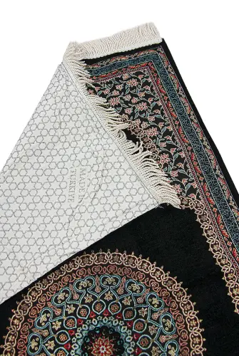 Siyah Geleneksel Motifli Örgü Saçaklı Mihraplı Astarlı Şönil Seccade - ihvanonline (1)