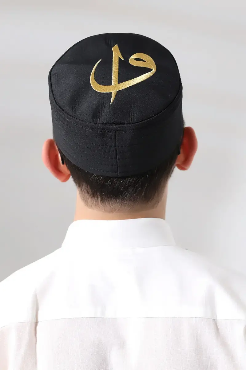 Siyah Kapitone Elif Vav Nakışlı Kalıp Namaz Takkesi - 2