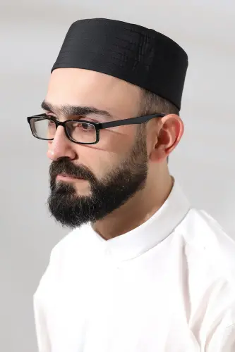 Siyah Kapitone Nalı Şerif Nakışlı Kalıp Namaz Takkesi - 3