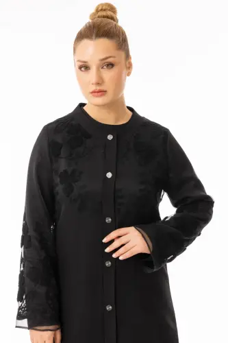 Siyah Tesettür Güpür İşlemeli Abaya - Metal Düğme Detaylı Zerenay 5633-26 - Zerenay (1)
