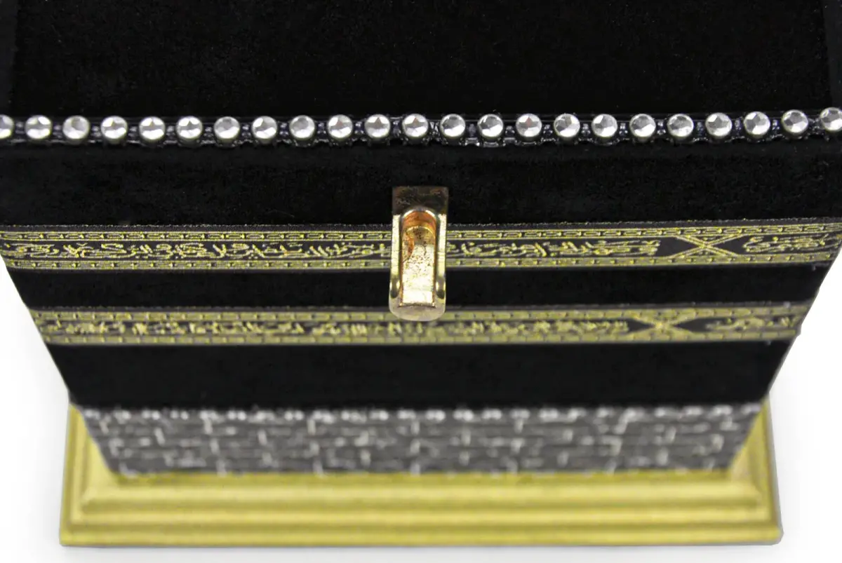 Small Size Model of the Kaaba with Velvet Covered Relief Detail - 7