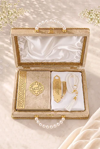 Süngerli Kadife Kaplı Sandıklı Çanta Boy İnci Serisi Hediyelik Kuranı Kerim Seti - Gold 