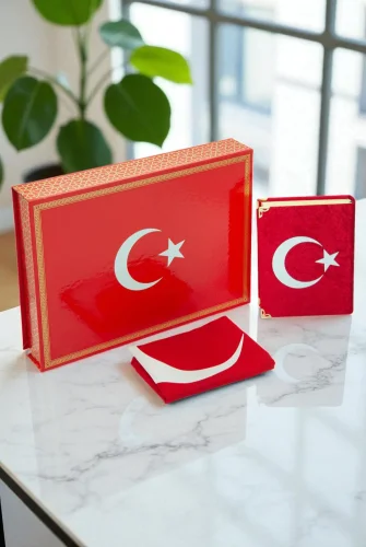 Türk Bayraklı Kutulu Ay Yıldızlı Kadife Kaplı Kuranı Kerim Türk Bayrağı Hediye Seti - 3