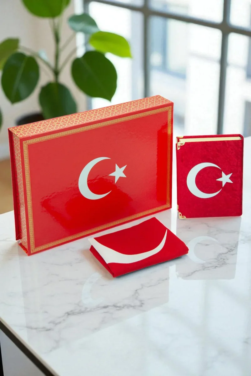 Türk Bayraklı Kutulu Ay Yıldızlı Kadife Kaplı Kuranı Kerim Türk Bayrağı Hediye Seti - 3