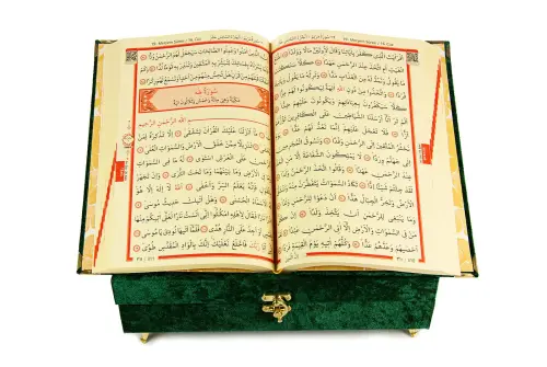 Velvet Covered Gift Quran Set with Recliners - Green - ihvanonline (1)