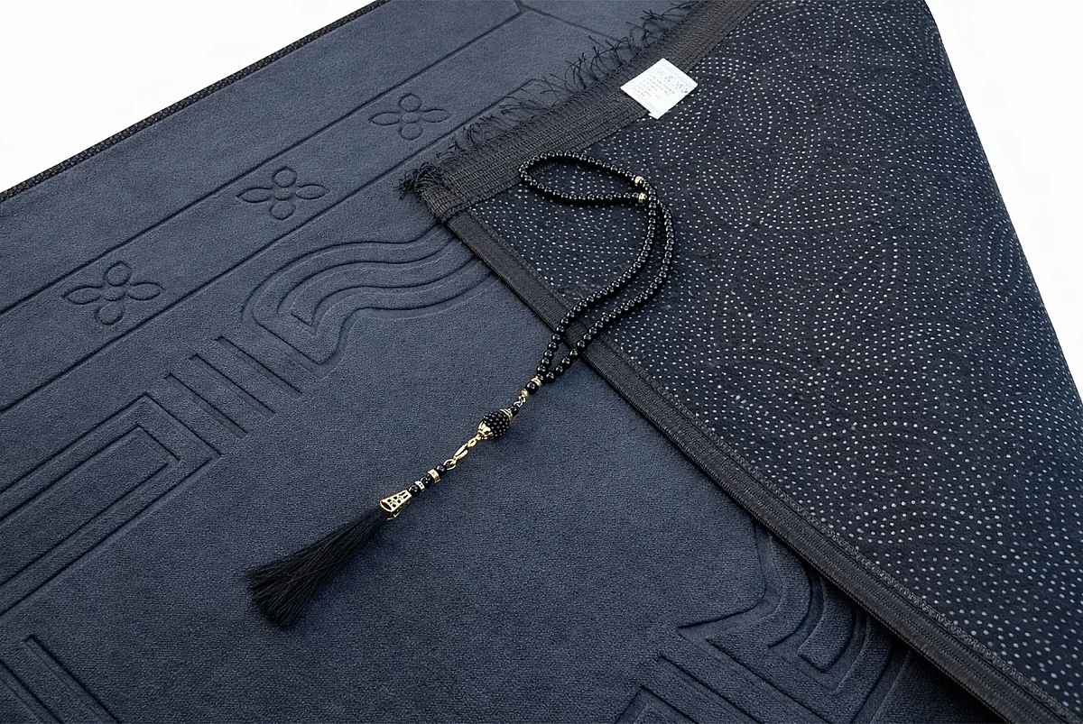 Yumuşak Kadife Dokulu Mihrap Desenli Peluş Seccade Siyah - 3